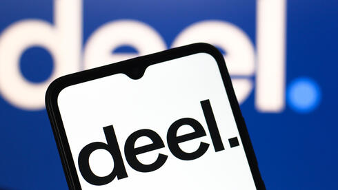 What Does Deel Do Exactly? Features, Services, Pricing & How Deel Works in 2026